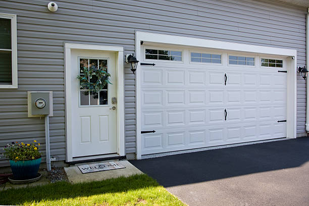 24/7 Emergency Garage Door Panel Replacement experts in Liberty, IN
